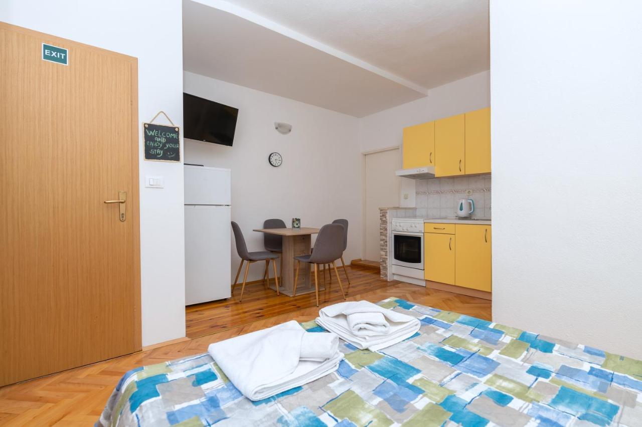 Apartments Marsela Tucepi Exterior photo
